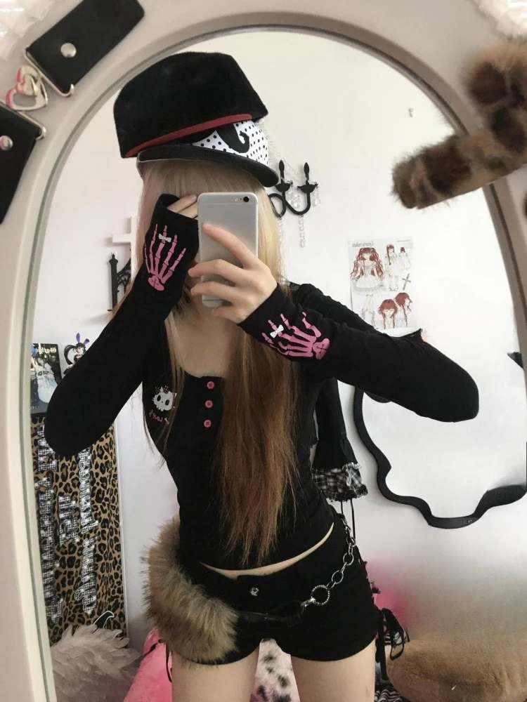 تي شيرت نسائي بطباعة كرتونية ب - مراجعة T-Shirts وسعره